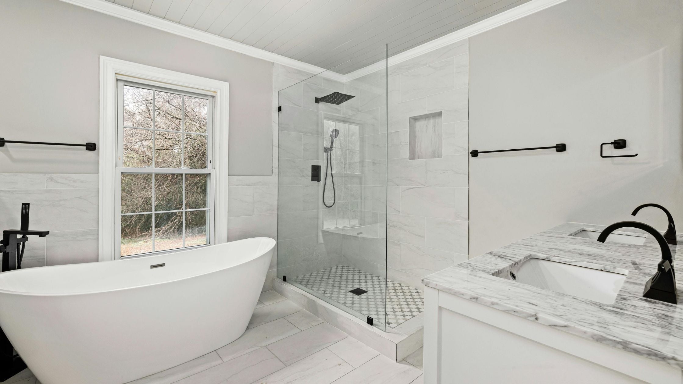 Shower Doors Buying Guide: How to Choose the Best Option for Your Bathroom